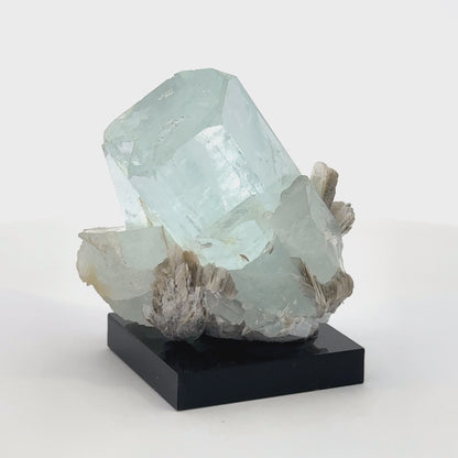 Aquamarine & Muscovite - A18